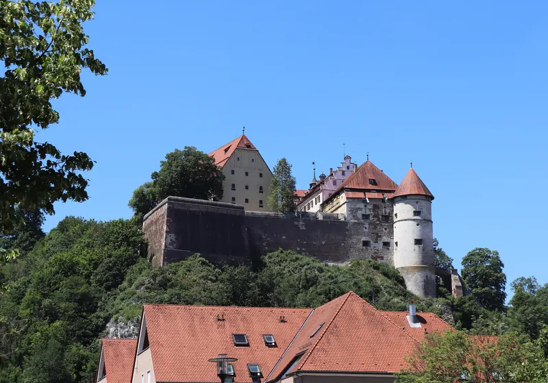 Schloss Hellenstein auf dem Felsen über Heidenheim
